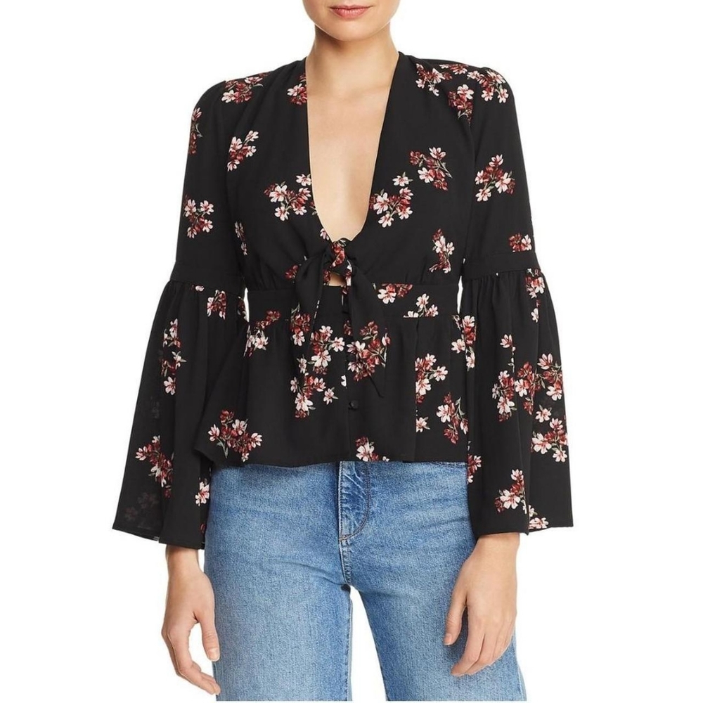 NWT BB Dakota floral bell sleeve peplum top  v neck